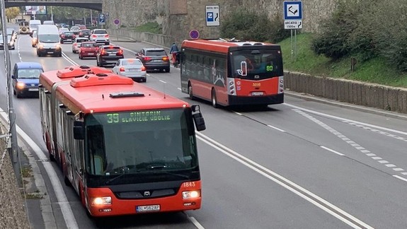 DPB dočasne ruší premávku liniek 131 a 184,dôvodom sú zavreté školy