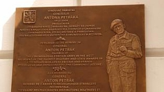 Pamiatku generála Petráka bude pripomínať pamätná tabuľa