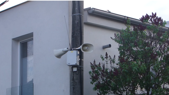 Po "Rež a rúbaj" zahral miestny rozhlas v Lamači ďalšiu skladbu, ktorá sa spája s vojnovou Slovenskou republikou