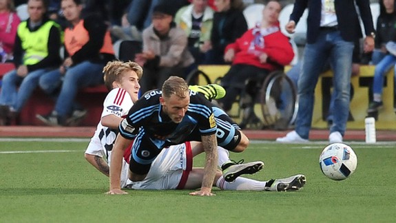 Futbalisti Slovana Bratislava prehrali v Trenčíne 1:2
