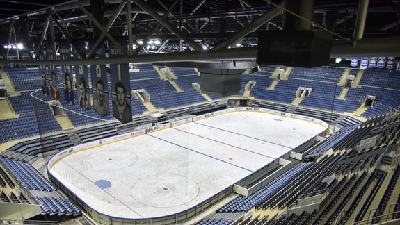 Zimný štadión už pripravujú na hokejové majstrovstvá. Čo na ňom presne robia?
