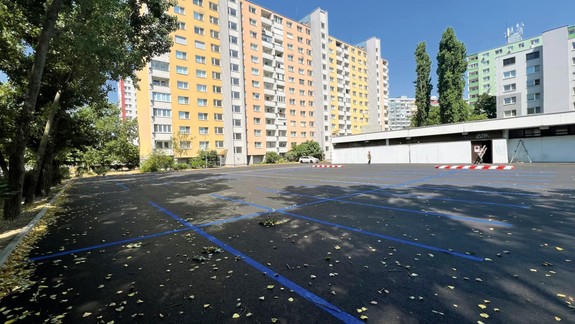 Na Osuského ulici vybudovali parkovisko za takmer pol milióna eur, čaká na PAAS