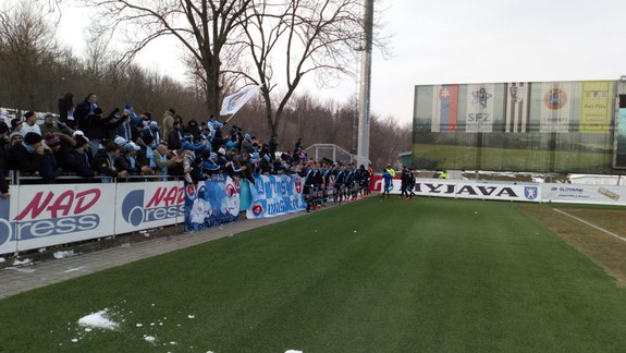 Futbalisti ŠK Slovan Bratislava vyhrali v Myjave nad Nitrou 1:0 a znížili náskok Trnavy na čele!