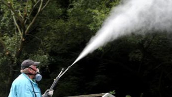 Račania súhlasia so starostom a pesticídový postrek nechcú