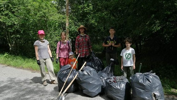 Dobrovoľníci vyzbierali v Lamači približne dve tony odpadu