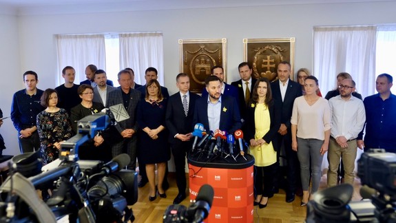 Čo dokázali urobiť pre ľudí a čo ich najviac mrzí? Primátor a starostovia hodnotia pandemický rok 2020