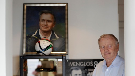 VIDEO: Zomrel Jozef Vengloš - najväčšia osobnosť slovenského futbalu