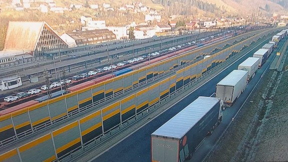 Pozor, na niektorých hraničných priechodoch sa tvoria rozsiahle kolóny