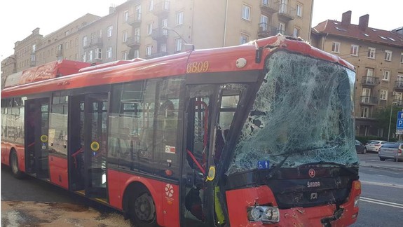 VIDEO a FOTO: Veľká nehoda na Šancovej: Autobus MHD sa zrazil s trolejbusom!