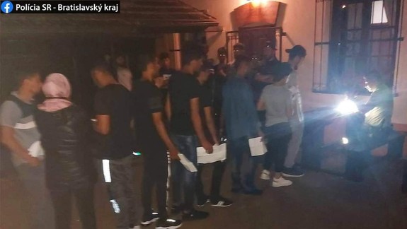 Vo Vajnoroch zadržali skupinu migrantov zo Sýrie