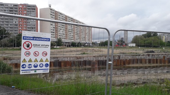 Práce na trati v Petržalke sú stále utlmené,dodatok ešte nepodpísali