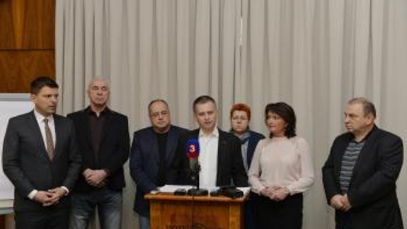 Poslanci, ktorí nepodporili VZN o hazarde, tvrdia: Väčšina použila taktiku kšeftárov a developerov