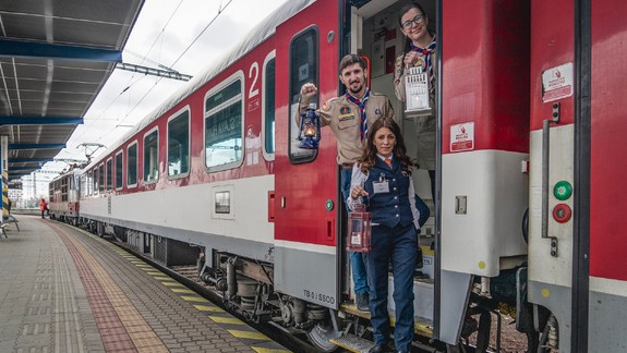 ZSSK vypraví v sobotu 27 vlakov, ktoré budú rozvážať betlehemské svetlo