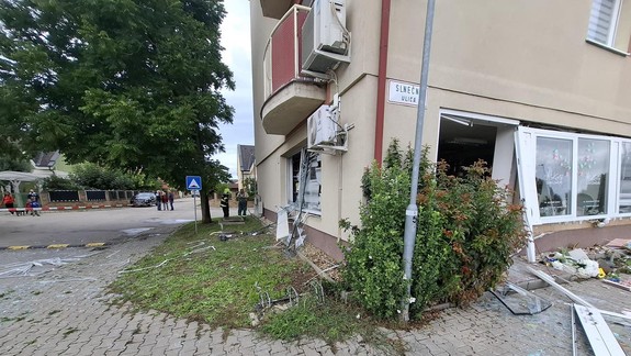 Pre nedeľňajší výbuch a požiar v Malinove začala polícia trestné stíhanie