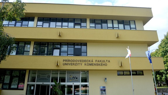 Zo skladu Prírodovedeckej fakulty UK zmizol stroj za 200 000 eur, je zdrojom rádioaktívneho žiarenia