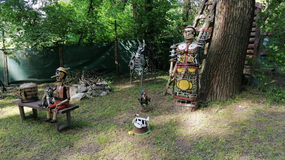 FOTO: Galéria Šrot Park sa rozrastá, zlodeji tu však ukradli jeden z exponátov