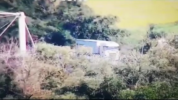 Vodičovi kamióna, ktorý chcel prejsť cez cyklomost, hrozí až 10 rokov väzenia!