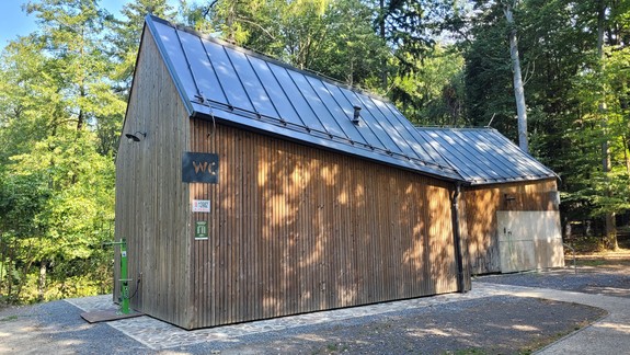 Boli sme sa pozrieť: Toalety na Kamzíku sú už po rekonštrukcii, opäť slúžia návštevníkom