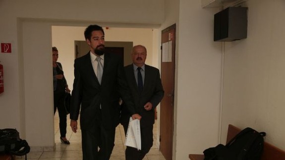 Generálovho syna Martina M. obžalovaného z fekálnych útokov v Bratislave súd oslobodil! 