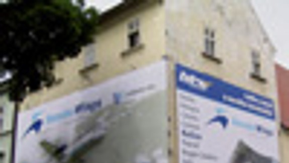 Historickú budovu skryla reklama bez povolenia