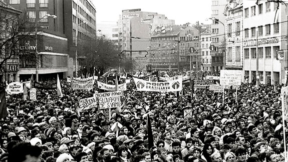 Výročie: Prológ Nežnej revolúcie sa písal v Bratislave, od zlomových udalostí uplynulo 35 rokov