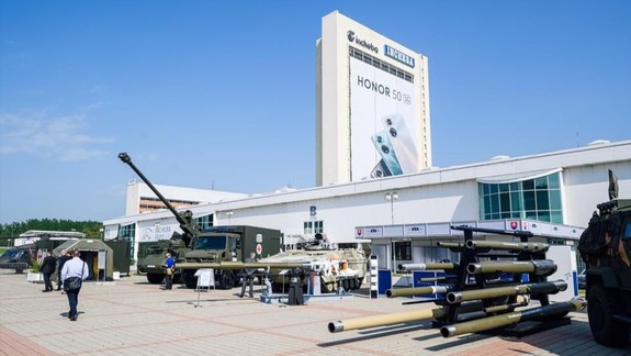 V Bratislave sa začal veľtrh obrannej techniky IDEB