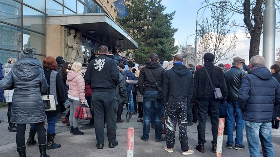 Zákaz vychádzania zatiaľ 25. a 26. januára neplatí - vláda o tom bude rokovať