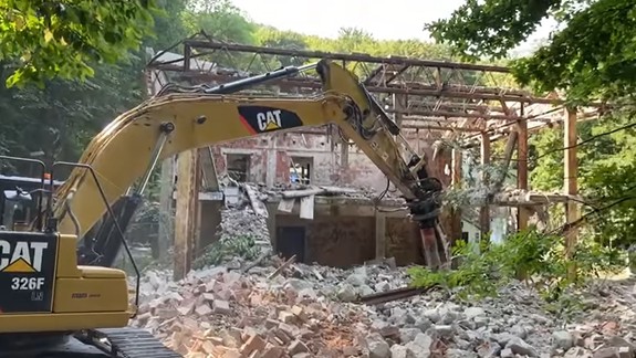 VIDEO: Dlhoročný skelet Snežienky na Železnej studničke bude o pár dní minulosťou