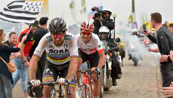 FOTO: Fotografie Petra Sagana z francúzskych pretekárskych klasík vystavujú v Bratislave