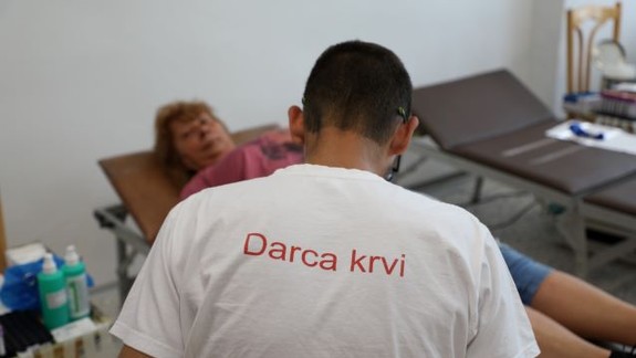 Zásoby krvných skupín A, B a 0 s negatívnym Rh faktorom sú hraničné, informuje NTS