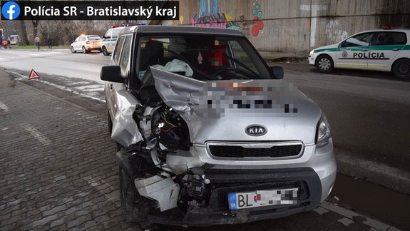 FOTO: Opitá vodička rozmlátila nielen svoje auto, ale aj zaparkované vozidlo