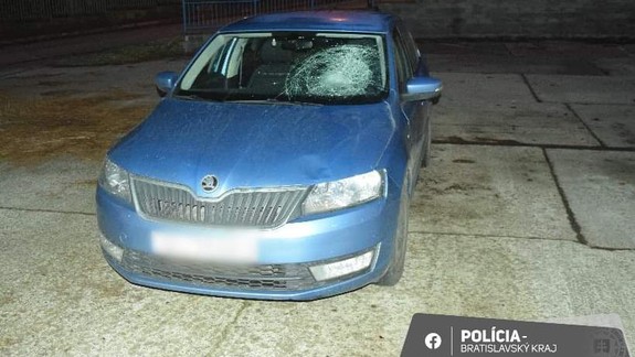 Opitý vodič zrazil na priechode v Dúbravke dôchodkyňu, utrpela ťažké zranenia