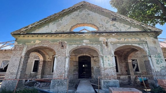 Kaštieľ v Čunove dostáva novú strechu. Mení sa na ekocentrum