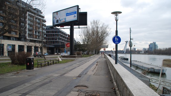 Mestskí poslanci žiadajú bezpečnú cyklotrasu na nábreží Dunaja
