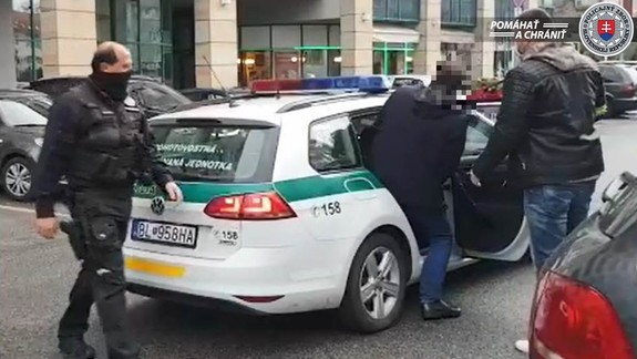 Polícia zadržala verejného činiteľa - z čoho bol obvinený?