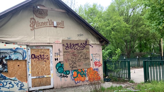 Z pohostinstva v Petržalke mali byť šatne pre mladých futbalistov, nakoniec všetko dopadlo inak