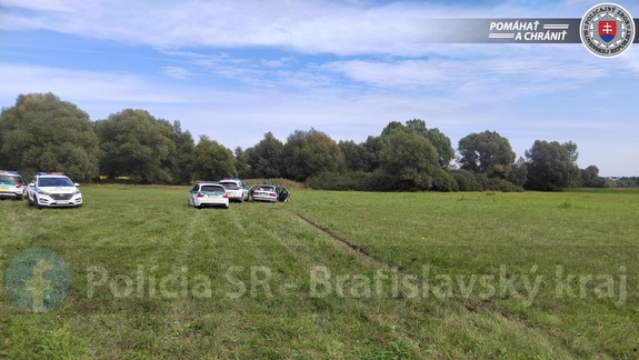 Polícia vyšetruje okolnosti víkendového cezhraničného prenasledovania vozidla