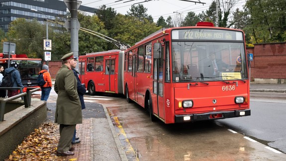 Bratislava sa symbolicky lúči s hranatými trolejbusmi