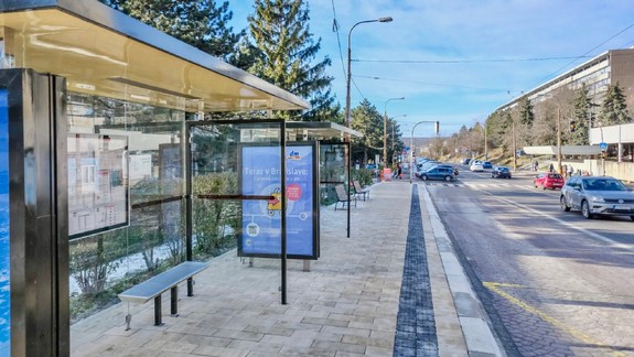 Priestor a zastávka pred nemocnicou na Kramároch prešli premenou