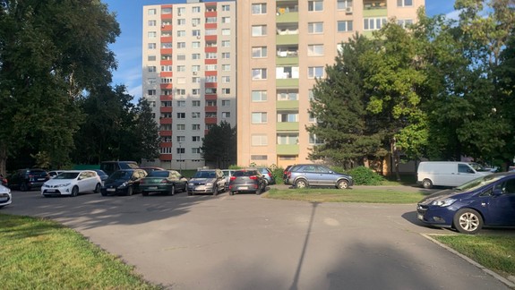 Ženu začal na ulici chytať na intímnych miestach. Policajti vyšetrujú prípad obťažovania v bratislavských uliciach