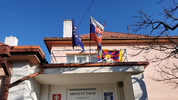 Dúbravka opäť organizuje zbierku školských pomôcok