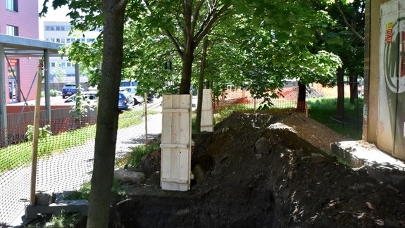 V Novom Meste opravujú teplovody, rozkopávky sa dotknú aj stromov