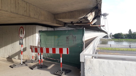 Na Moste SNP pozor, lávka je opäť uzavretá: Čo treba opraviť tentoraz?
