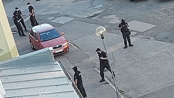 Čo sa deje? Do Pentagonu nabehli policajti