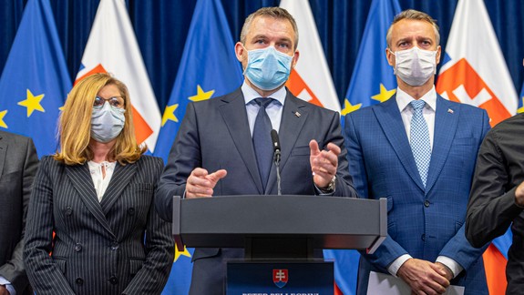 Prišli najtvrdšie opatrenia: Takmer všetky obchody budú zavreté, vyhlásili núdzový stav, zavrie sa zrejme aj Volkswagen