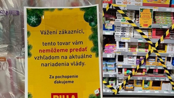 FOTO: Ľudia si dnes v obchodoch už nemohli kúpiť to, čo potrebovali - niektoré obmedzenia sú naozaj absurdné!