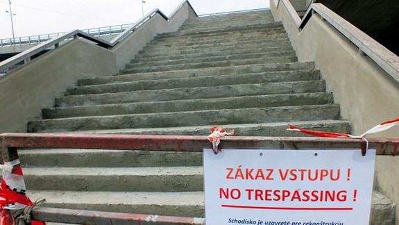 Opäť opravujú schody na Most SNP