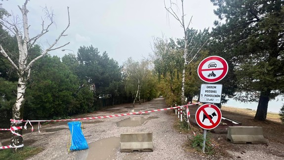 Rozčúlená Kralevich: Cestu mi zablokovali betónovými panelmi, volám políciu