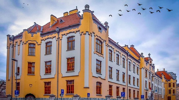 V prípade pozitivity žiaka môže triedu uzavrieť riaditeľ, školu hygienik