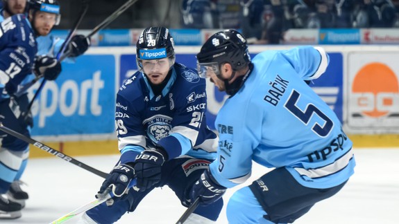 Hokejisti Slovana prehrali v úvodnom stretnutí finálovej série play off Tipsport ligy proti Nitre